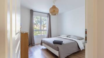 3 slaapkamers, een strijkplank/strijkijzer, wifi, beddengoed