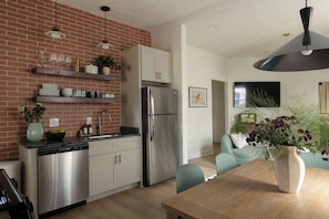 Oven, stovetop, dishwasher
