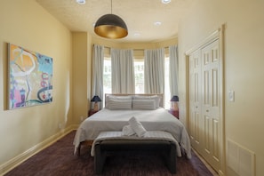 6 chambres, fer et planche à repasser, Wi-Fi, draps fournis