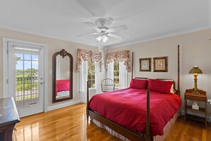 House, Multiple Bedrooms | 7 bedrooms, laptop workspace, iron/ironing board, free WiFi - Lake Escape - Lake Waccamaw 7 Bedroom Home (Lake Waccamaw)