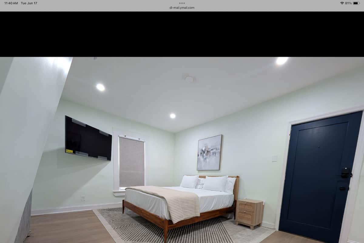 Standard Studio | Hypo-allergenic bedding, down comforters, iron/ironing board, free WiFi