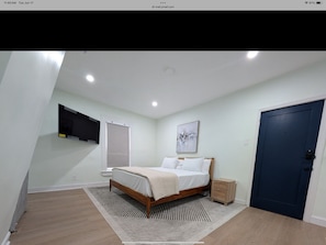 Standard Studio | Hypo-allergenic bedding, down comforters, iron/ironing board, free WiFi