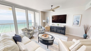 Condo, 3 quartos | Área de estar