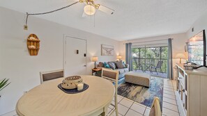 Appart'hôtel, 1 chambre | Coin séjour | TV connectée
