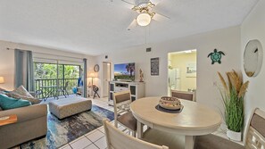 Living area - White Sands On Siesta 1 Bedroom Condo (Siesta Key)