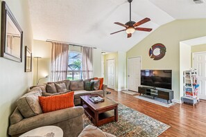 Maison, 3 chambres | Coin séjour