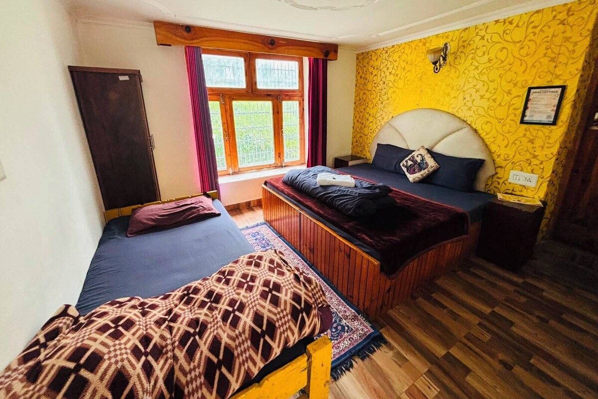 Habitación familiar, vista al jardín | Wifi gratis y ropa de cama 