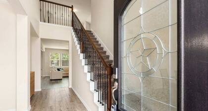 Navigate Stays Family Fun HQ Near It All - Sleeps 10