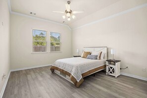 4 bedrooms, iron/ironing board, WiFi, bed sheets