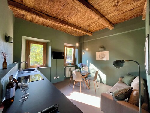 LoVi House, App. Olive. Accommodation surrounded by greenery perfect for a family.