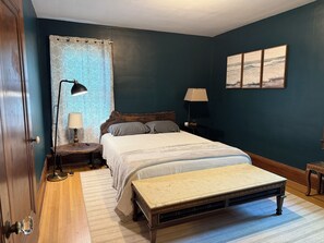 4 bedrooms, desk, iron/ironing board, free WiFi