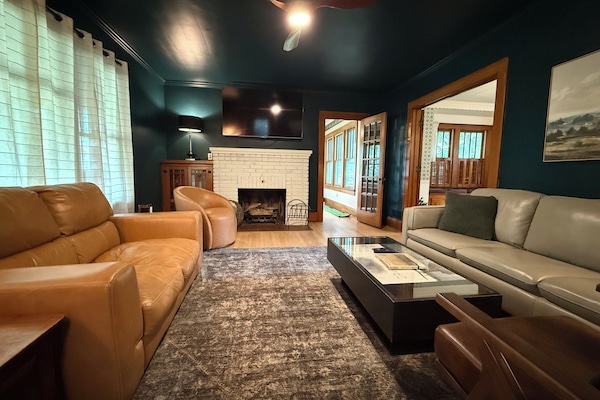 Living Room. Leather Couches, Seating for 8. *Dining Chairs could be pulled over