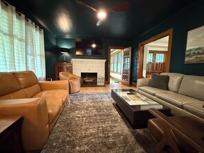 Smart TV, fireplace, books, video library - The Wright House, A Stunning, BIG, 4-Bedroom in Warren, Century Home Restored! (Warren)