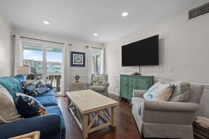 Smart TV - 2-bedroom condo in awesome Atlantic Beach, Ocean Front, Pool (Atlantic Beach)