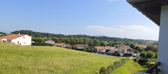 1 km from the sea, quiet apartment with view of the countryside, on second floor