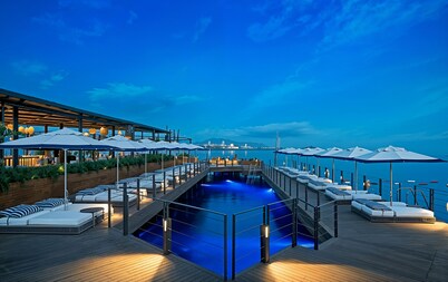 2-Bedroom Beachfront Flat with Hotel Amenities