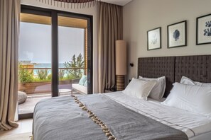 Luxury Apartment, 2 Bedrooms, Sea View, Beachside | Premium bedding, desk, laptop workspace, blackout curtains