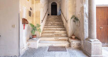 Real Umberto Apartments by WonderfuI Italy