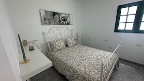 1 chambre, fer et planche Ă repasser, Wi-Fi, draps fournis