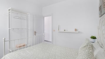 1 slaapkamer, een strijkplank/strijkijzer, wifi, beddengoed