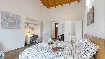 Standard Apartment, 1 Bedroom, Mountainside (Viola Apartment) | 1 bedroom, free WiFi, bed sheets