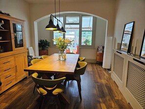 Dining - 4 bedroom Traditional Victorian home with parking. (Greater London)