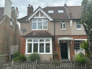 Exterior - 4 bedroom Traditional Victorian home with parking. (Greater London)