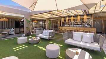 Poolside bar