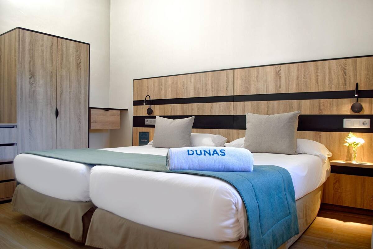 In-room safe, desk, free WiFi
