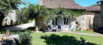 Charming cottage with all the comforts of home in Les Adjots