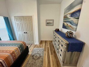 3 bedrooms, desk, iron/ironing board, WiFi