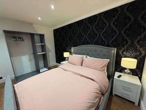 3 bedrooms, free WiFi, bed sheets