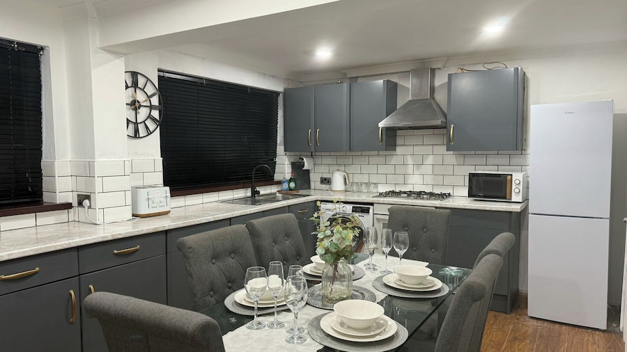 Cozy Retreat in Bridgend With 3 Bedrooms