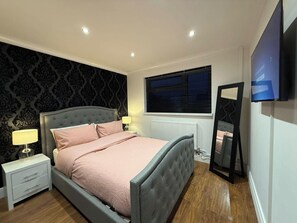 3 bedrooms, free WiFi, bed sheets