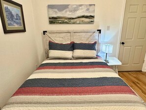 2 slaapkamers, een bureau, een strijkplank/strijkijzer, wifi