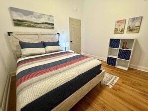 2 bedrooms, desk, iron/ironing board, WiFi