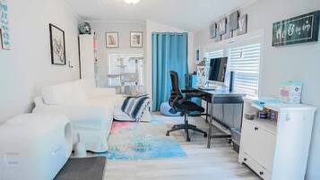 2 bedrooms, desk, iron/ironing board, WiFi