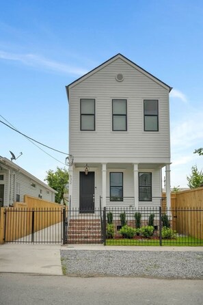 Exterior - Charming 5BR Retreat near City Park in New Orleans (New Orleans)