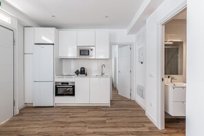 Réfrigérateur, micro-ondes, four, lave-vaisselle