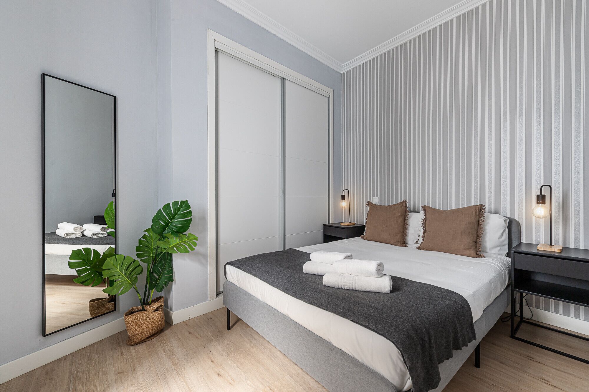 2 habitaciones, tabla de planchar con plancha y wifi gratis 