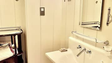 Gabungan pancuran/tab mandi, tab mandi rendaman dalam