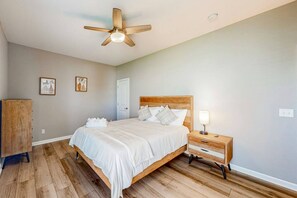 5 bedrooms, iron/ironing board, WiFi, bed sheets