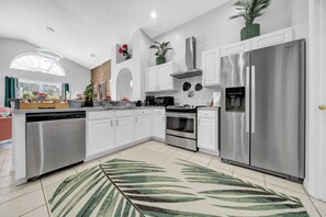 冰箱、微波炉、烤箱、炉灶