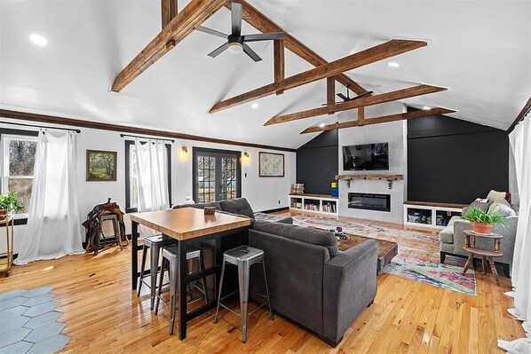 TV connectée, cheminée