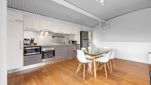 Microwave, oven, dishwasher, coffee/tea maker