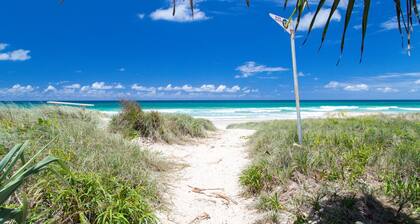 Beach Shacks 1 240m to Beach with Pool, Spa and Bbq