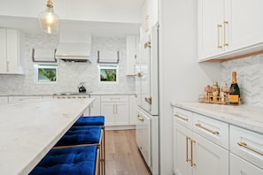 Fridge, microwave, oven, stovetop - Roaring 20s Bungalow - Laurel Park - Outdoor Space - 3-Bedroom, 3-Bathroom (Sarasota)