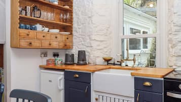 Cookware/dishes/utensils