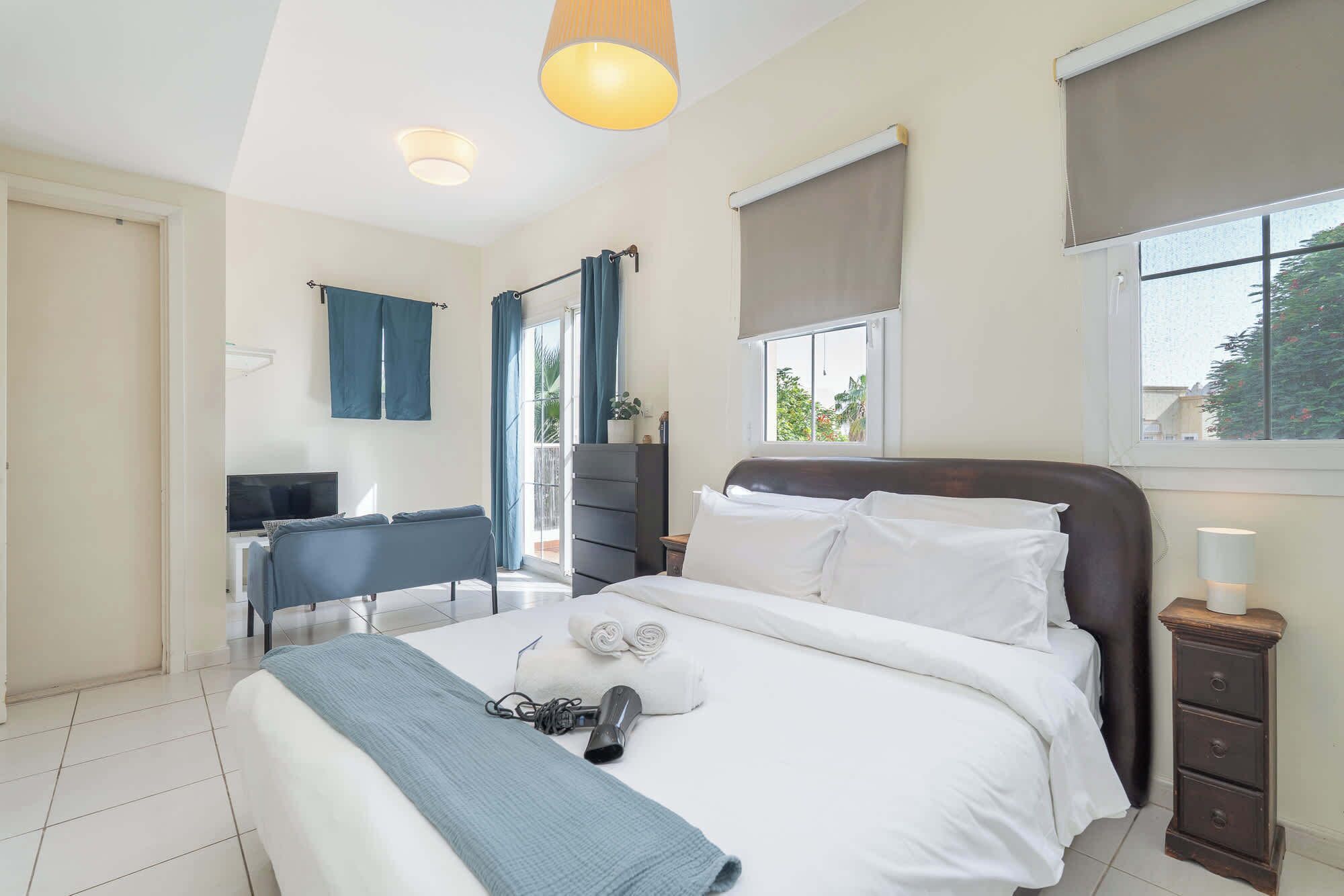 2 bedrooms, iron/ironing board, WiFi, bed sheets