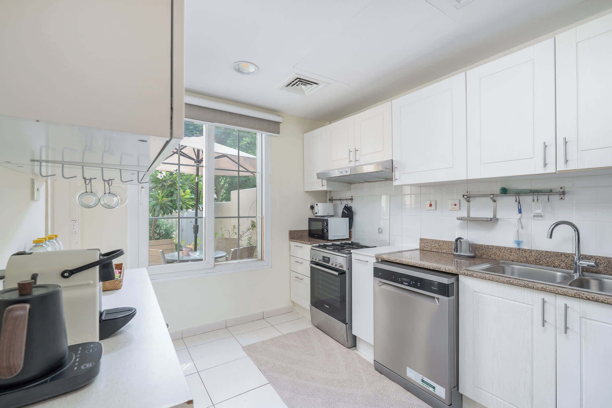 冰箱、微波炉、烤箱、炉灶